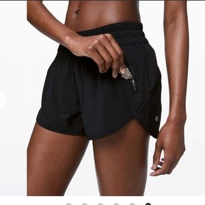 Lululemon Tracker LR Short 4” *lined